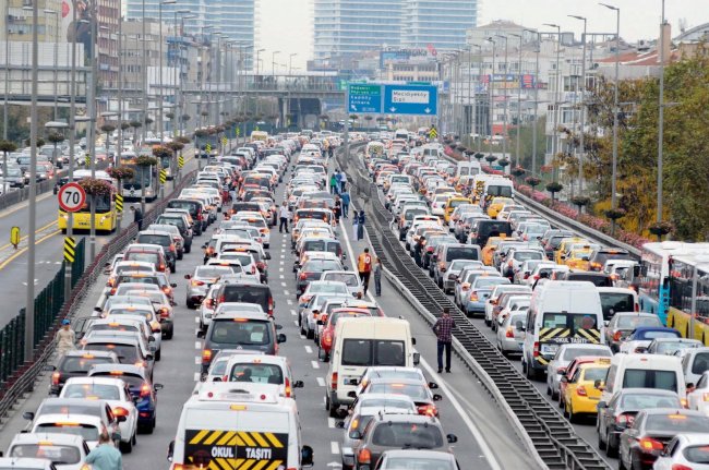 Yoğun trafikteki araçlar